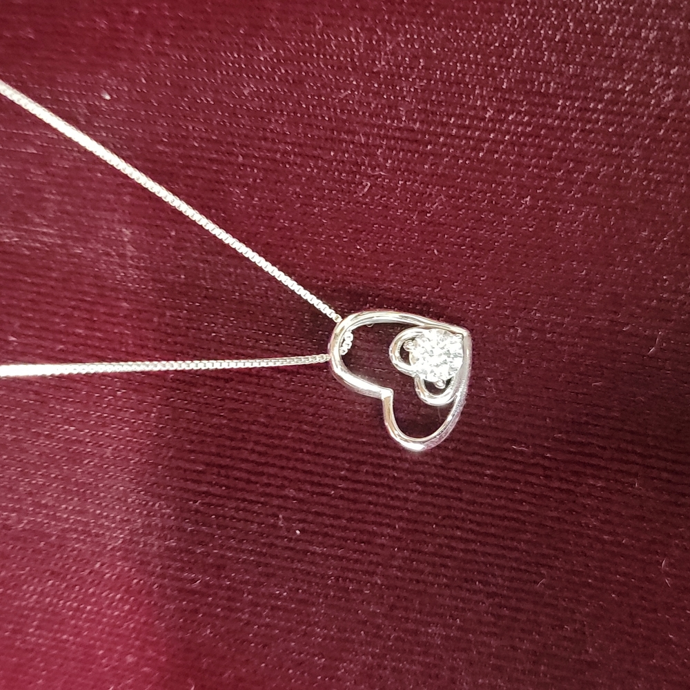 Swarovski zicronia stone in heart pendant necklace (NWT)